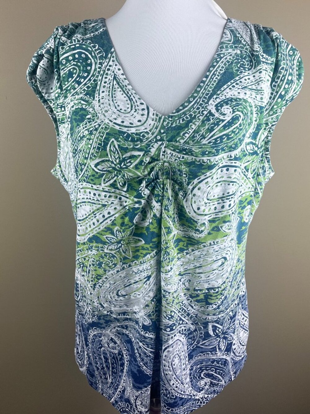 Liz Claiborne Cap Sleeve Tee Size XL Blue Green, Paisley Print, V-neck